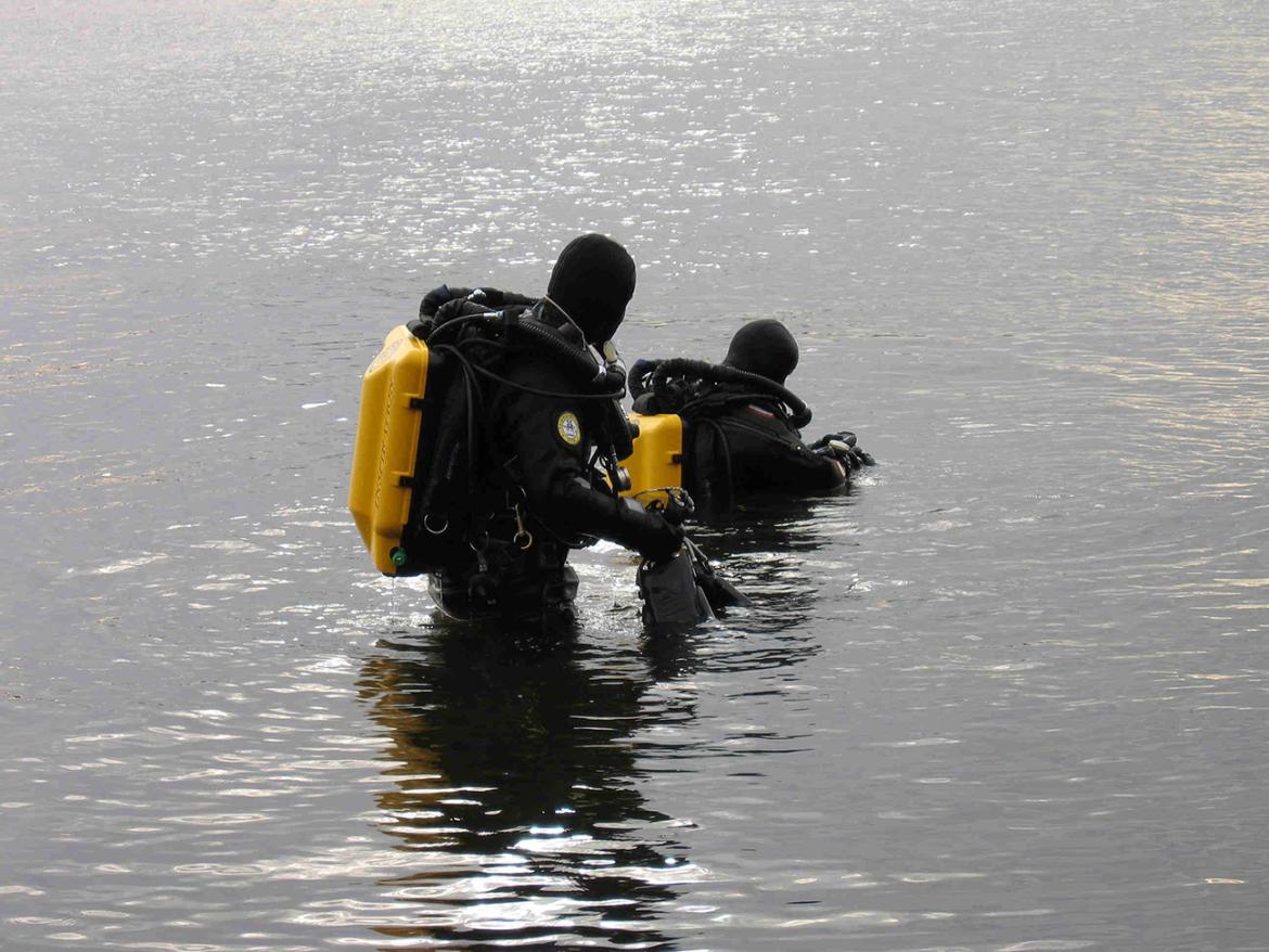 CCR Divers entering water