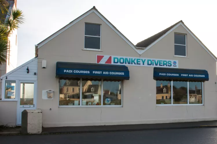 Hyperbaric chamber, Guernsey, X-Ray Mag, Rosemary E Lunn, Donkey Divers, Steve Bougourd, DCI, DCS