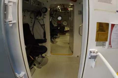 A peek inside a decompression chamber at a hospital (file photo)
