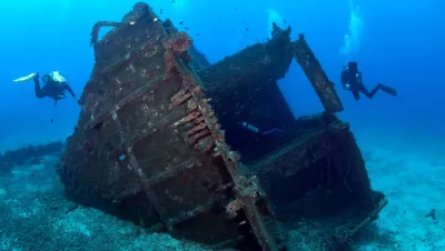 Divers explore half of the Broken Shipwreck