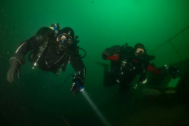 Adam Hanlon image of rebreather divers